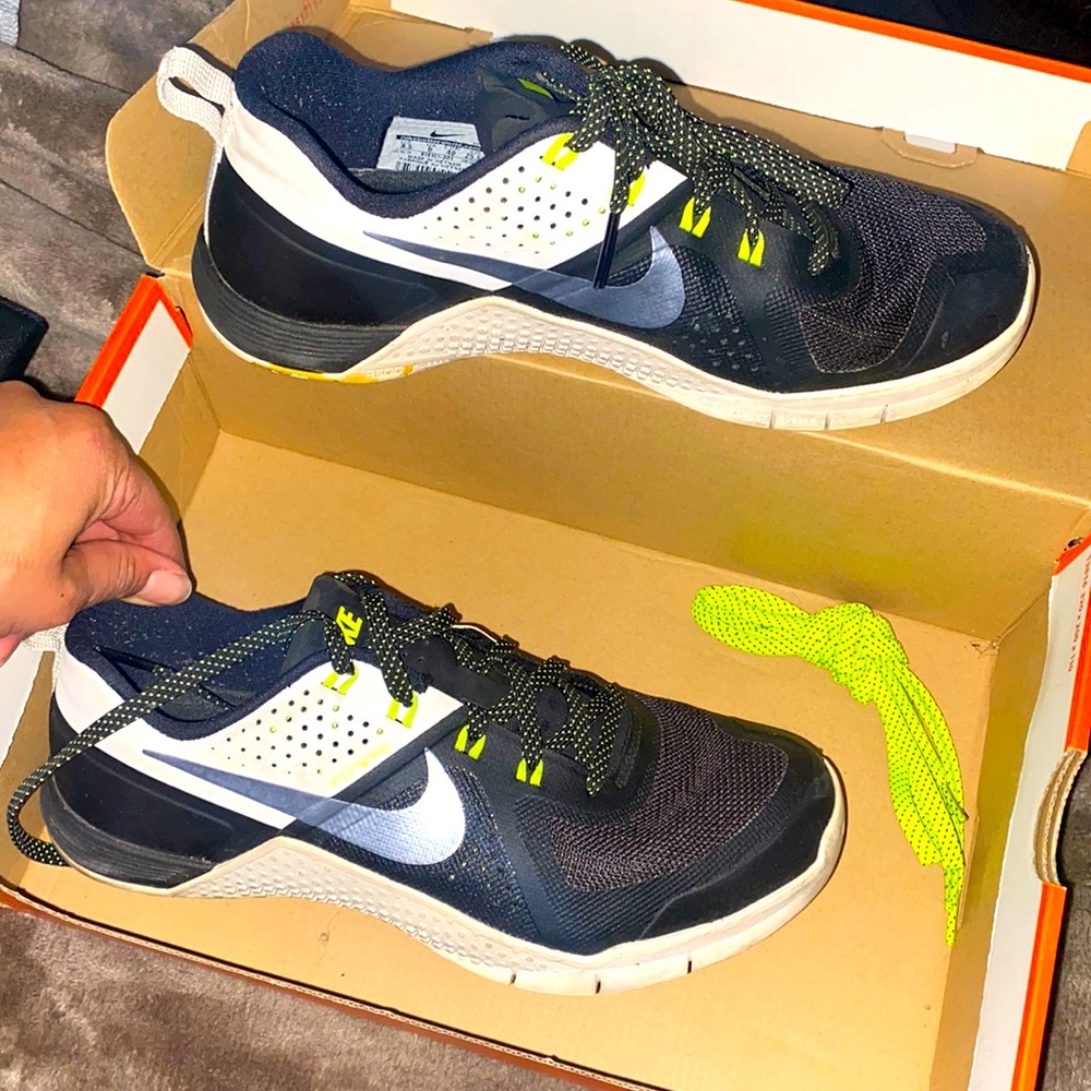 WMNS Nike Metcon1